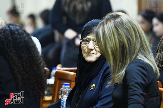 شمس البارودي تتلقى عزاء شقيق زوجها الراحل حسن يوسف (صور)