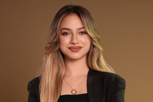 بعد إنتشار فيديو لها وهي تصوّر تحت فستان شيرين بيوتي.. لانا محمد توضح