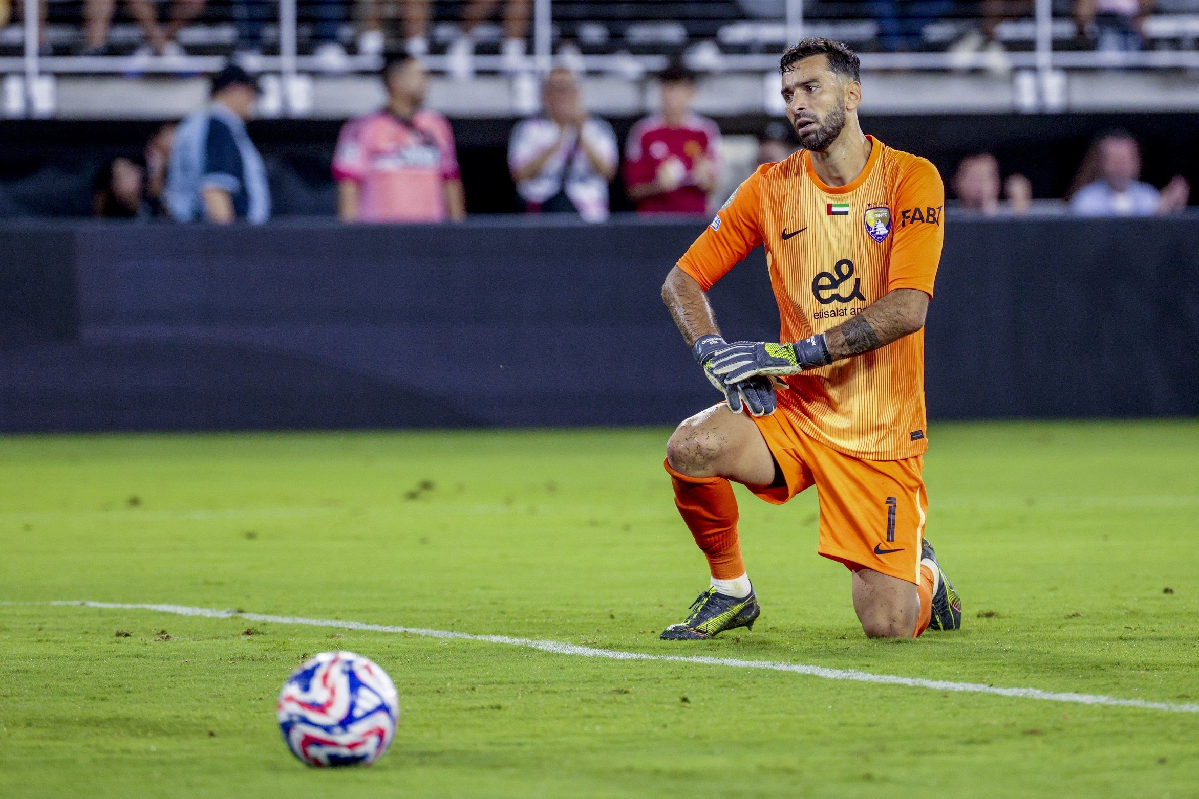 الامارات | مدرب العين يدافع عن حارس مرماه رغم استقباله 5 أهداف: «لم يكن في موقف سهل»