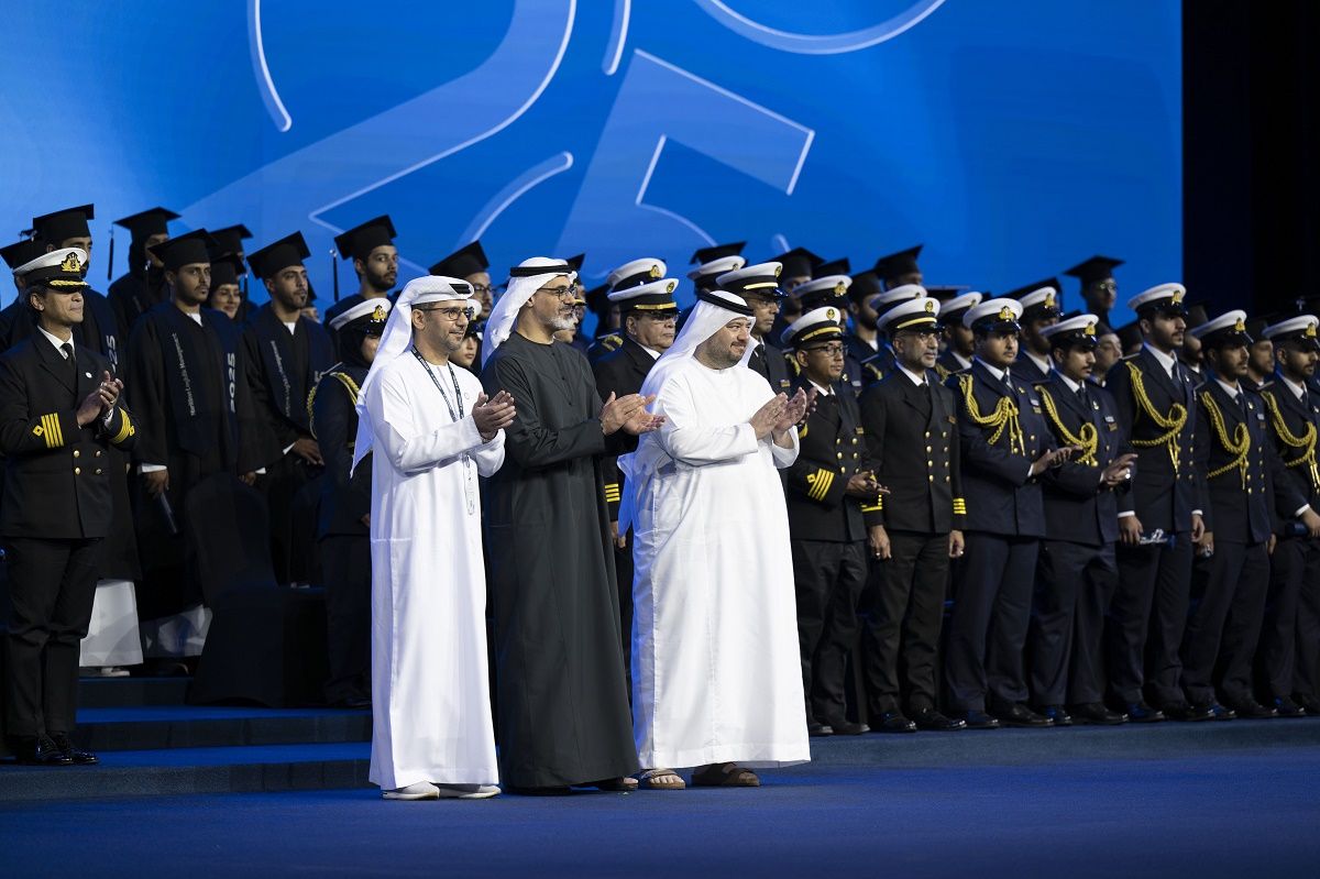 الامارات | خالد بن محمد بن زايد يشهد حفل تخريج الدفعة الأولى من أكاديمية أبوظبي البحرية