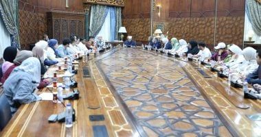 شيخ الأزهر يستقبل طلاب جامعتى جورج واشنطن والجامعة الأمريكية بالقاهرة