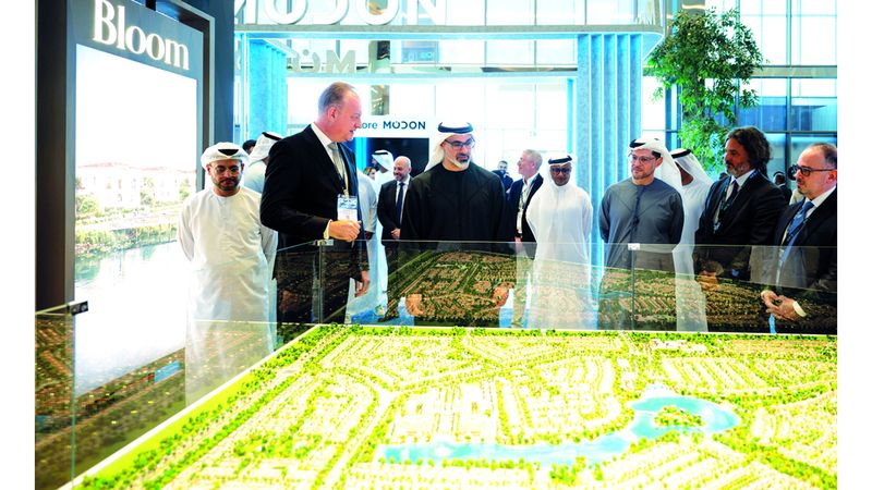 الامارات | خالد بن محمد يشهد جانباً من فعاليات «قمة أبوظبي للبنية التحتية»