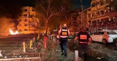 إعلام إسرائيلى: سقوط صاروخ إيرانى بمنطقة حولون فى تل أبيب