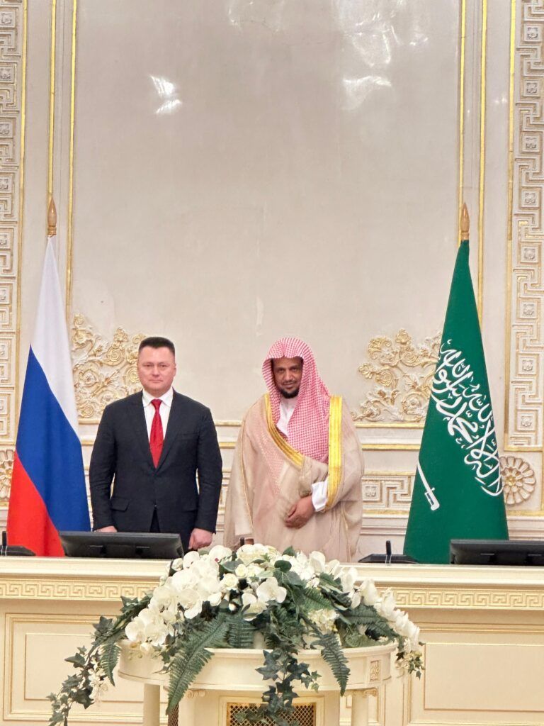 *النائب العام يلتقي نظيره الروسي في سان بطرسبورغ لتعزيز التعاون العدلي وتبادل الخبرات*