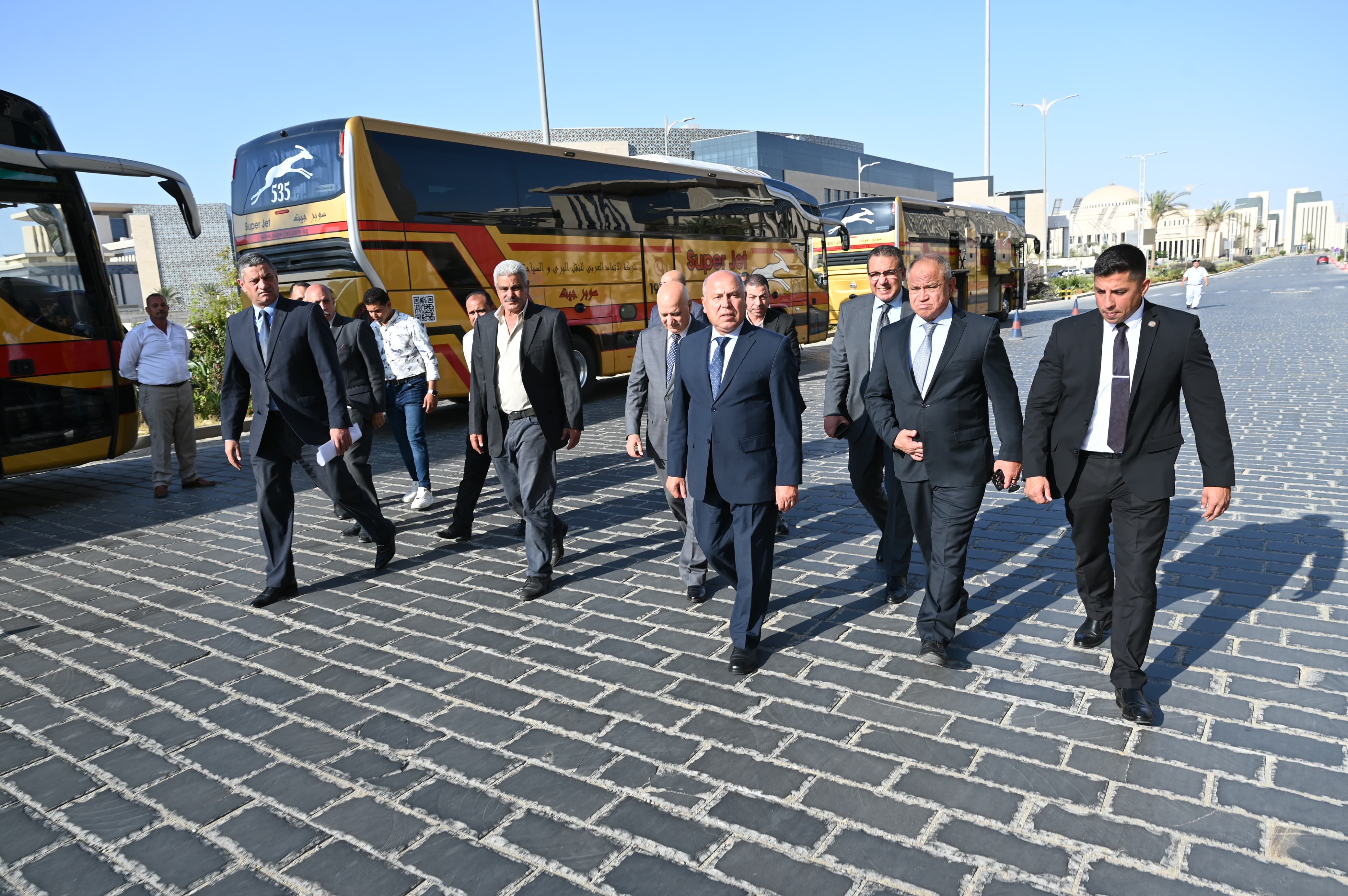 كامل الوزير: الحكومة تطبق شعار لا لاستيراد الأتوبيسات.. ودعم الصناعة الوطنية