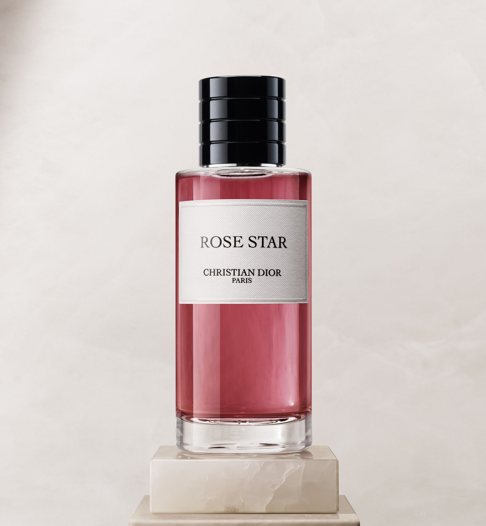 عطر روز ستار من ديور.. لمسة عطرية ساحرة تجمع بين الحنين والابتكار