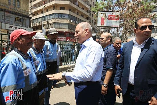 محافظ القاهرة يطالب المواطنين بالإبلاغ عن تجاوز السياس المرخصين أو المخالفين