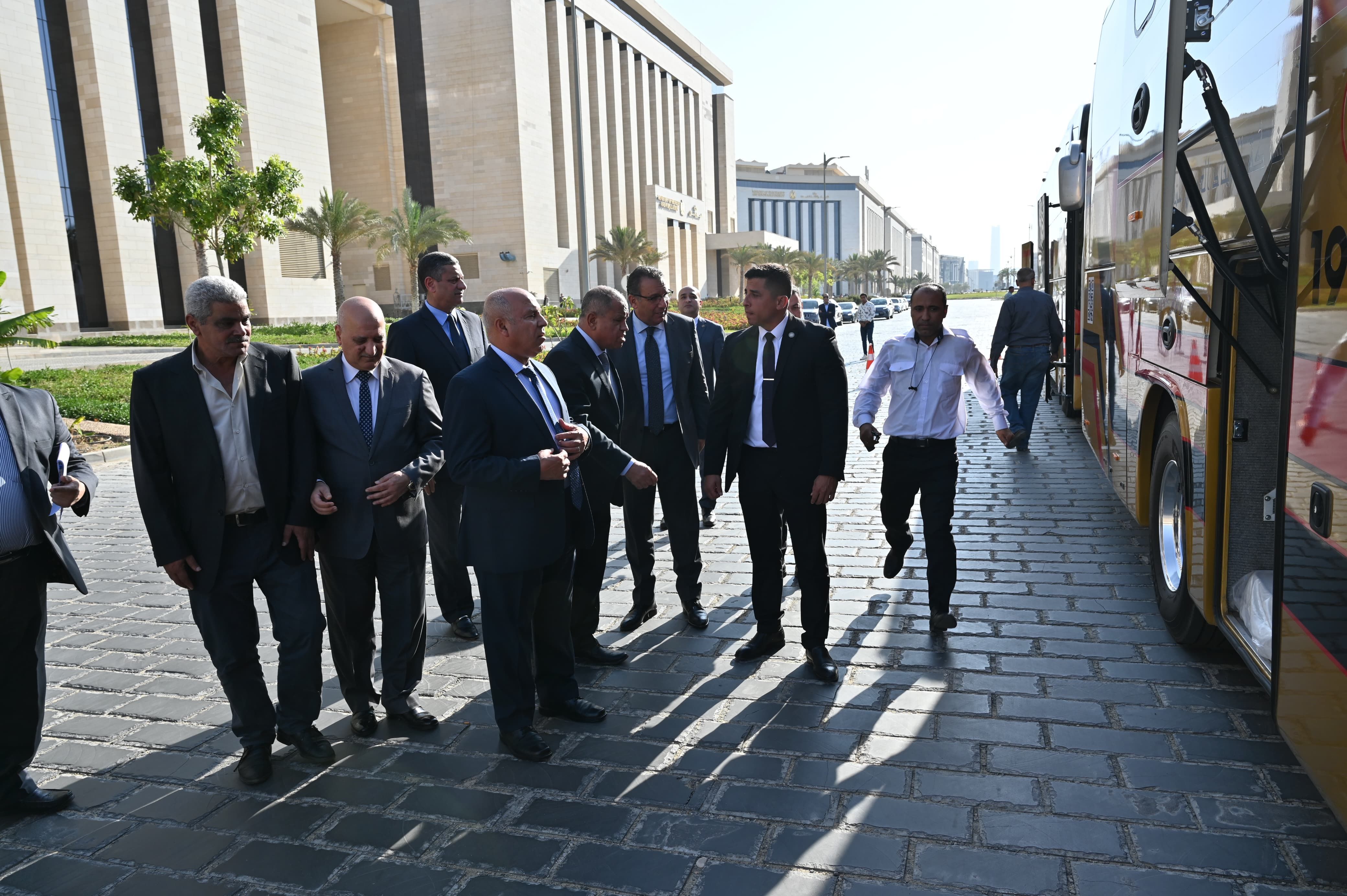 كامل الوزير: الحكومة تطبق شعار لا لاستيراد الأتوبيسات.. ودعم الصناعة الوطنية