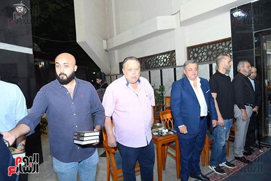 شمس البارودي تتلقى عزاء شقيق زوجها الراحل حسن يوسف (صور)