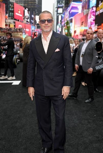 براد بيت يلمح لدوره القادم في العرض الأول لفيلم "F1"