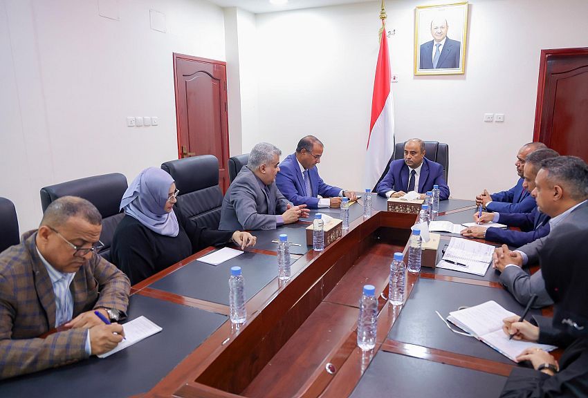 خلال ترأسه اجتماعا بالعاصمة المؤقتة عدن .. رئيس الوزراء سالم صالح بن بريك يصدر هذه التوجيهات العاجلة