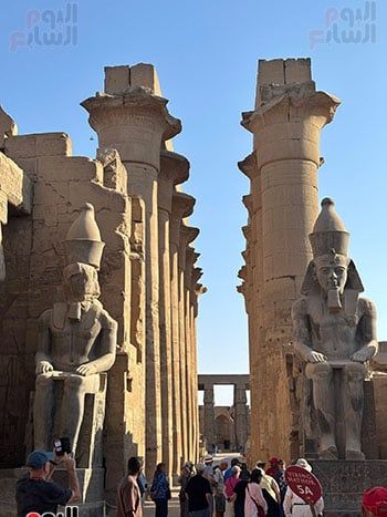 15 صورة ترصد أجواء المتعة والبهجة لسياح العالم فى معالم الأقصر الأثرية
