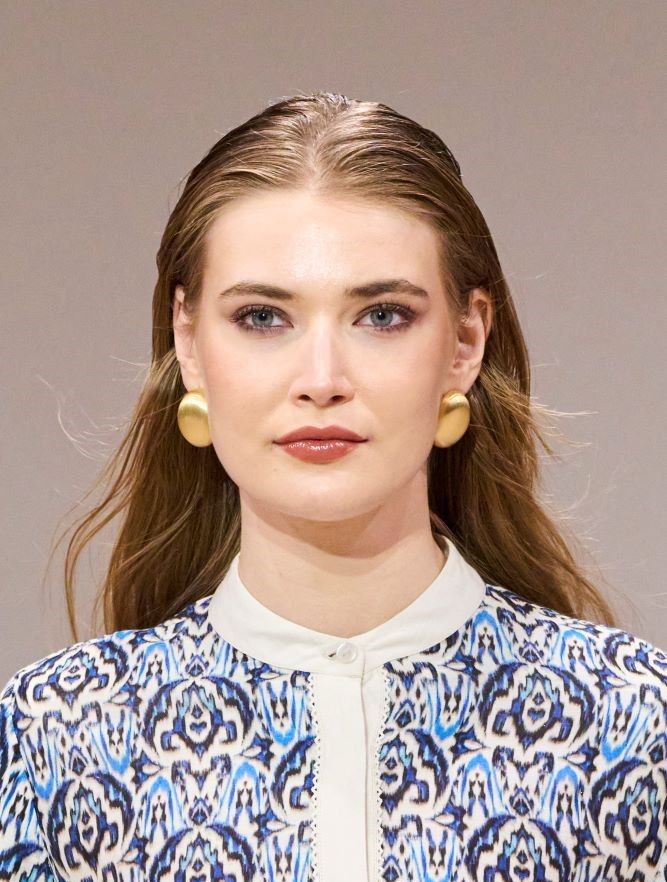 الفرق بين مكياج البشرة السمراء والبيضاء.. إليكِ الدليل الكامل