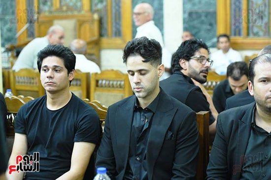 هنا الزاهد وسهر الصايغ وإيمان العاصى وأشرف زكى فى عزاء والدة سارة وفيق.. صور