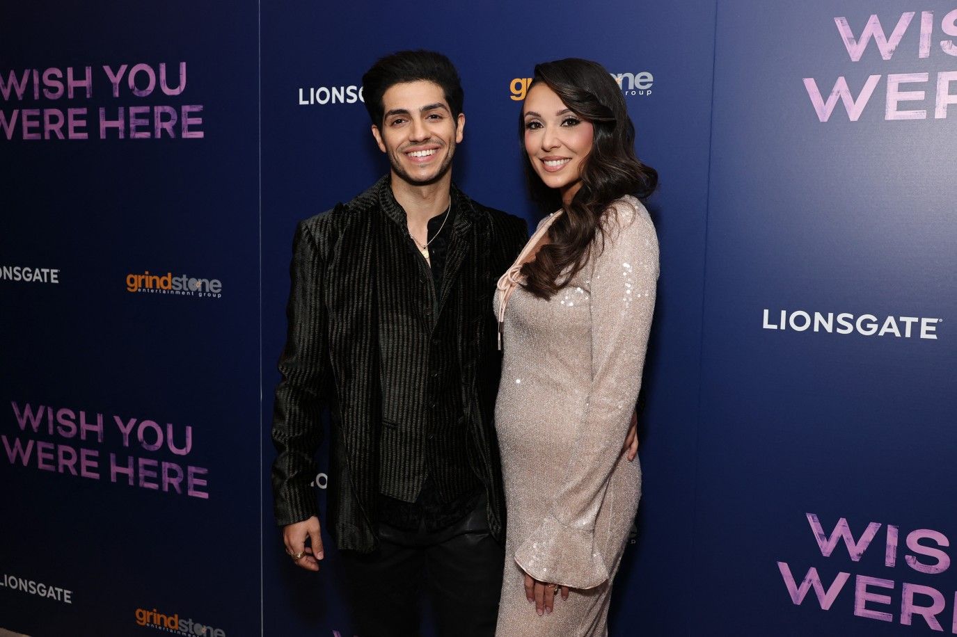 مينا مسعود يعلن موعد حفل زفافه بالممثلة الهندية إميلي شاه