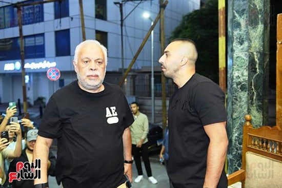 هنا الزاهد وسهر الصايغ وإيمان العاصى وأشرف زكى فى عزاء والدة سارة وفيق.. صور