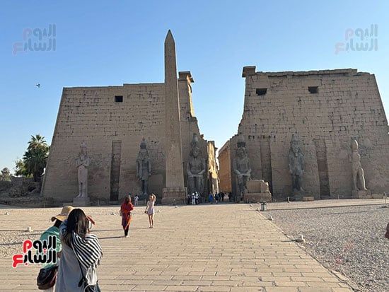 15 صورة ترصد أجواء المتعة والبهجة لسياح العالم فى معالم الأقصر الأثرية