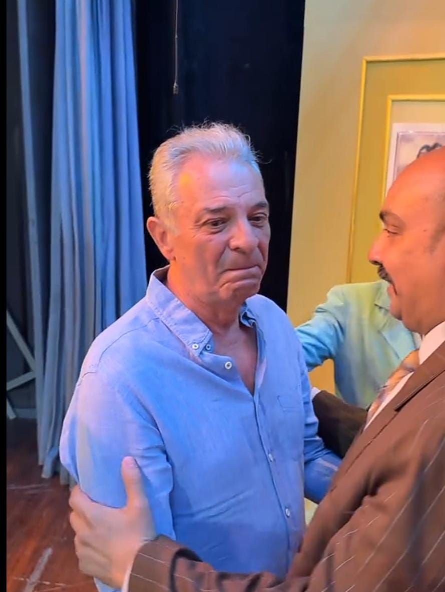 محمود حميدة يكشف سبب تأثره وبكائه بعد مشاهدة عرض الأرتيست.. فيديو