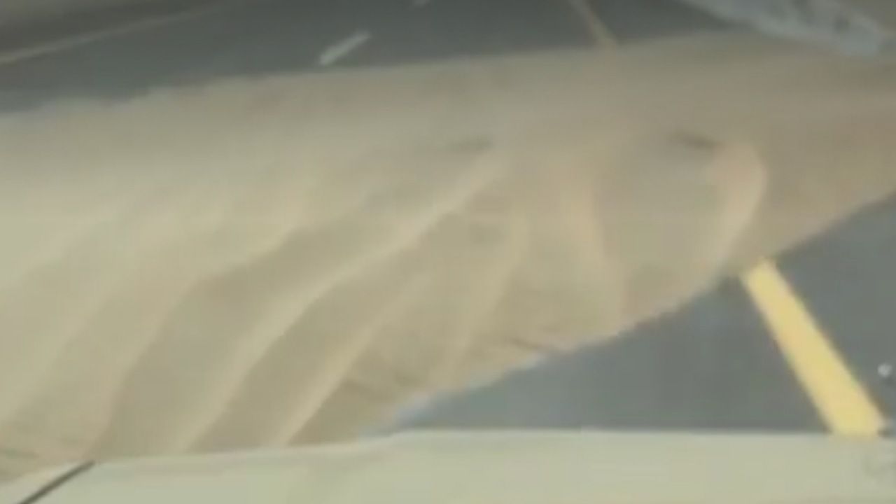 الرمال تغطي طريق الدمام سلوى .. فيديو