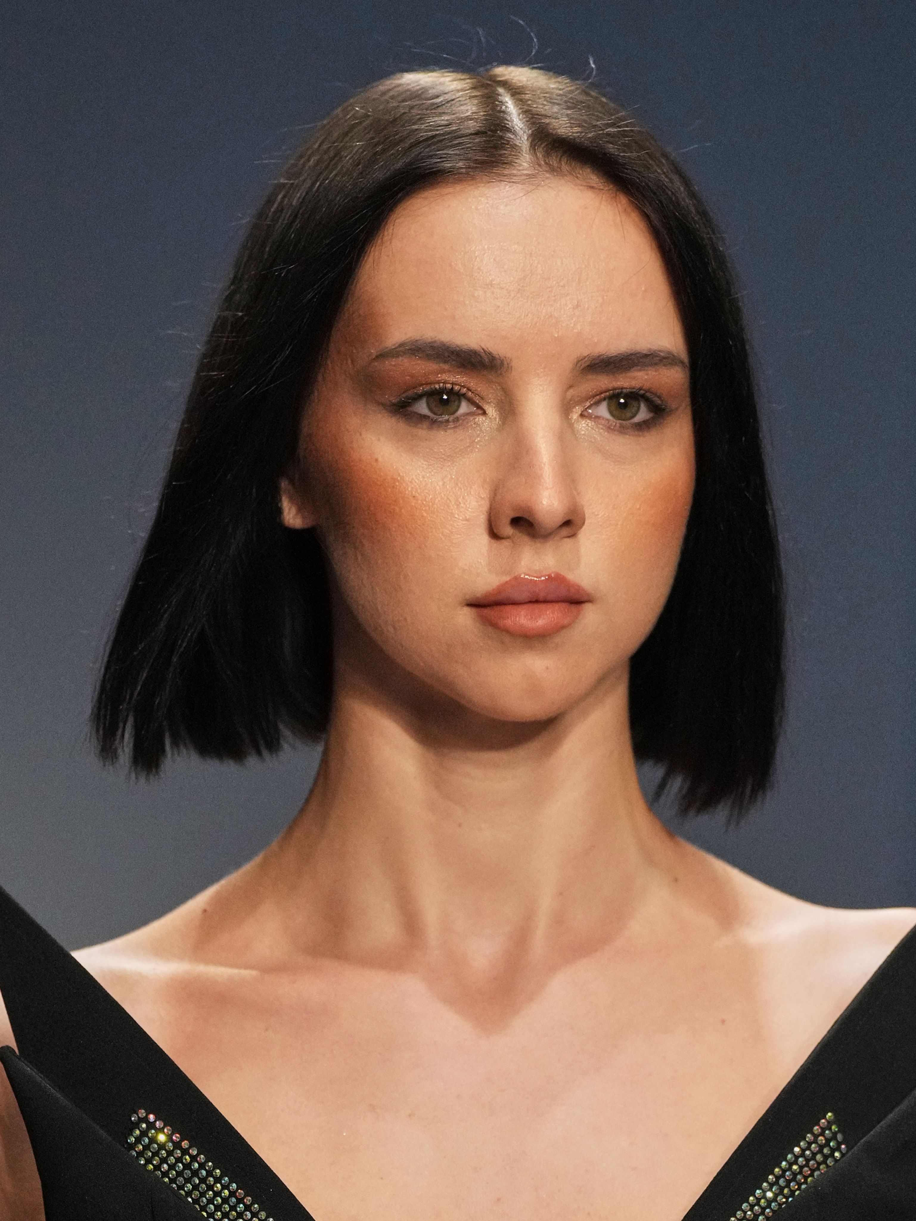 الفرق بين مكياج البشرة السمراء والبيضاء.. إليكِ الدليل الكامل