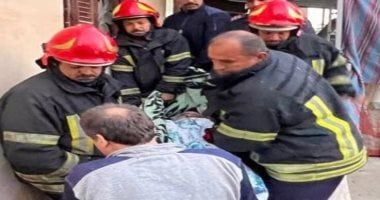 الحماية المدنية تستخرج ناجيين اثنين من أسفل عقار حدائق القبة المنهار