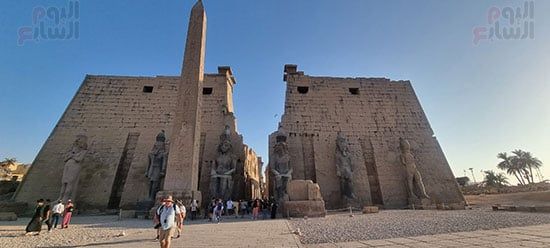 15 صورة ترصد أجواء المتعة والبهجة لسياح العالم فى معالم الأقصر الأثرية