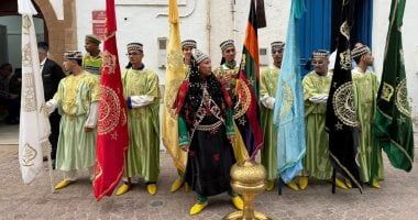 بدء عروض الشارع فى مهرجان كناوة بمدينة الصويرة المغربية