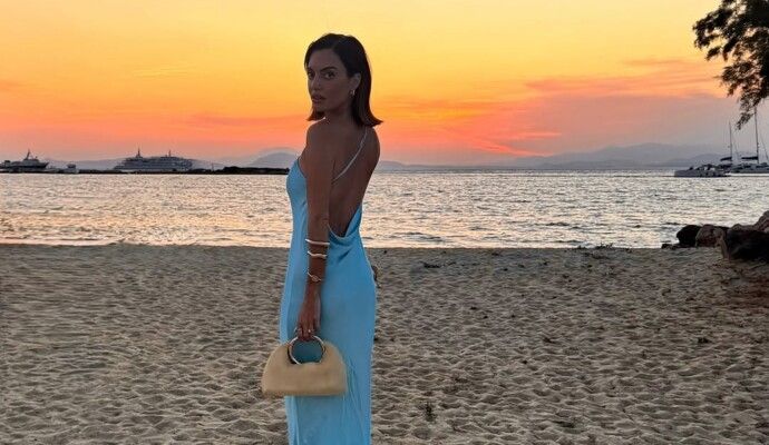 كارن وازن تقضي أوقات صيفية مميزة في شوارع نابولي الإيطالية