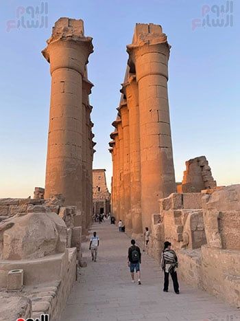 15 صورة ترصد أجواء المتعة والبهجة لسياح العالم فى معالم الأقصر الأثرية