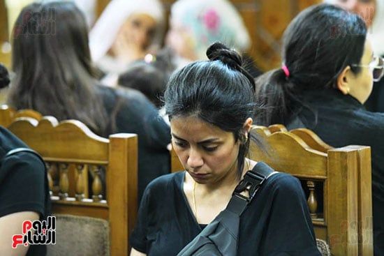 تامر حسني يقدم واجب العزاء فى والدة سارة وفيق.. صور