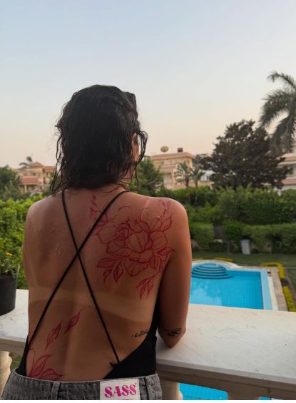 سارة عبد الرحمن عن رسومات جسدها: استخدمت الحنة لمصريتها وأصالتها