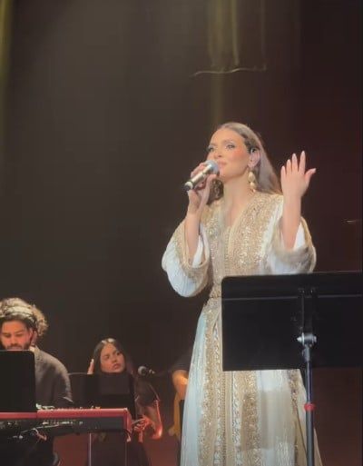 كارمن سليمان تحيى حفل مهرجان موازين وتعانق العلم المغربى.. صور