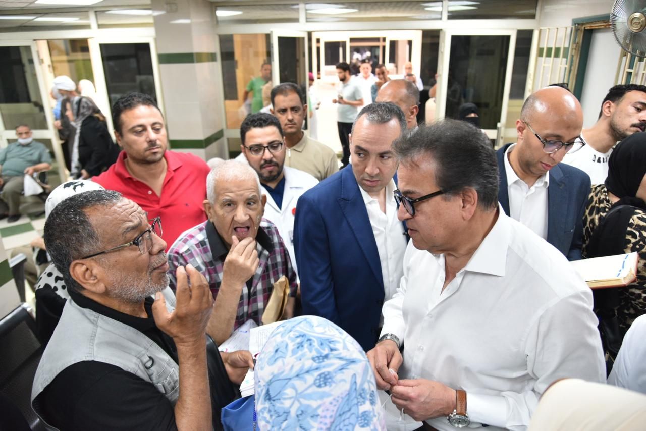 وزير الصحة يتفقد مستشفى مدينة نصر للتأمين الصحي ويوجه بزيادة القوى البشرية