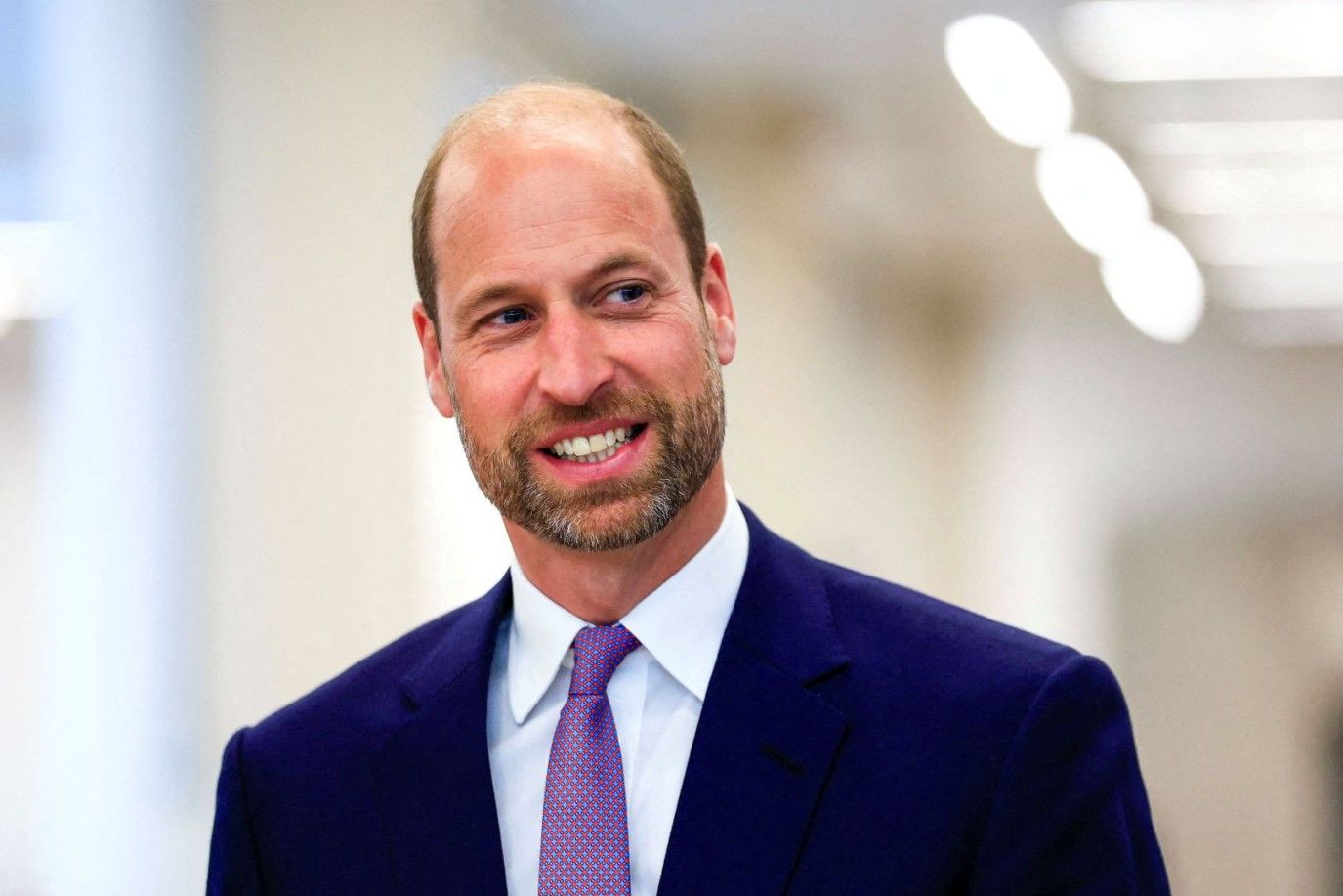 صورة جديدة للأمير ويليام بمناسبة يوم ميلاده.. وجراؤه تخطف الأنظار