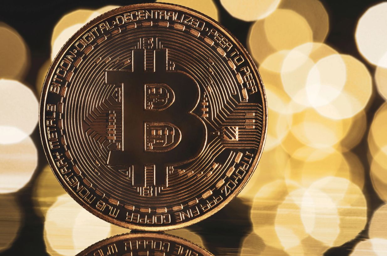 تراجع سعر البيتكوين إلى مستوى 103 ألف دولار والعملات البديلة تتأثر سلبا