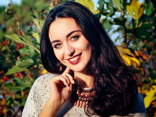 "النسخة 3.3"... فايا يونان تحتفل بعيدها وهذه رسالتها