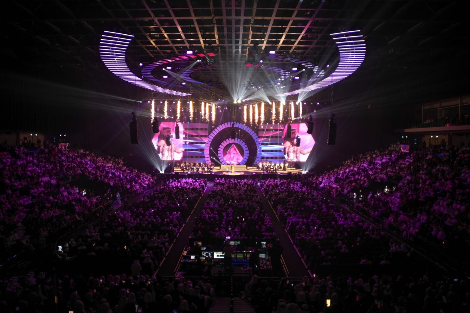 أنغام تحيى حفلا غنائيا فى الكويت بحضور كامل العدد بقيادة المايسترو هانى فرحات (صور)