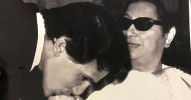 حكاية خلاف دام 5 سنوات بين عبد الحليم حافظ وأم كلثوم وانتهى بقبلة على اليد