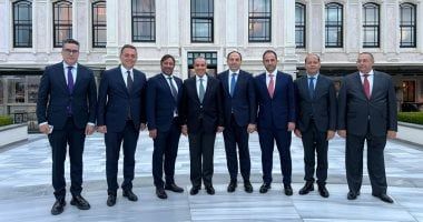 وزير الخارجية يلتقي بمجموعة من رجال الأعمال الأتراك خلال زيارته لإسطنبول