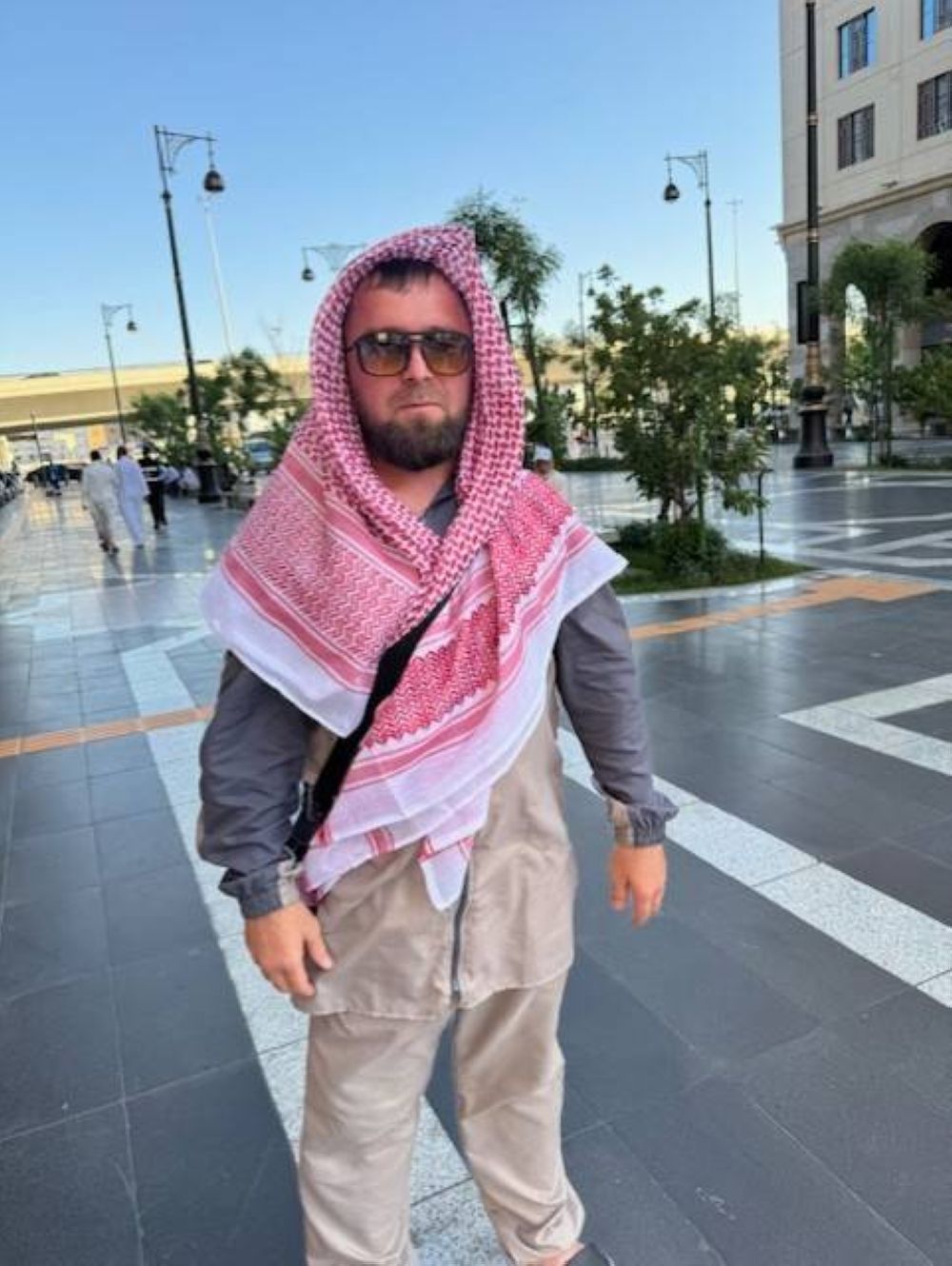 الشماغ.. تجربة ضيوف الرحمن للزي السعودي