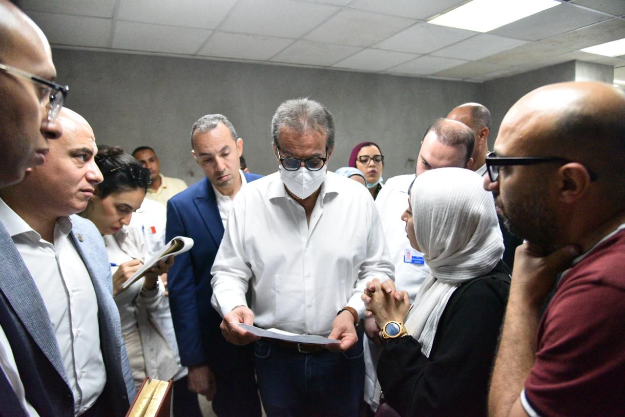 وزير الصحة يتفقد مستشفى مدينة نصر للتأمين الصحي ويوجه بزيادة القوى البشرية