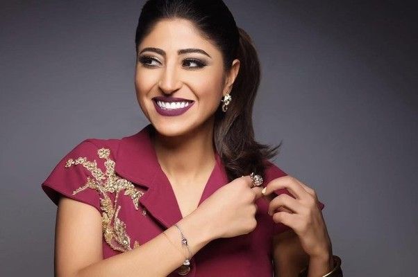 تضامن واسع مع شجون الهاجري بعد نشر صورتها مكبّلة أثناء توقيفها