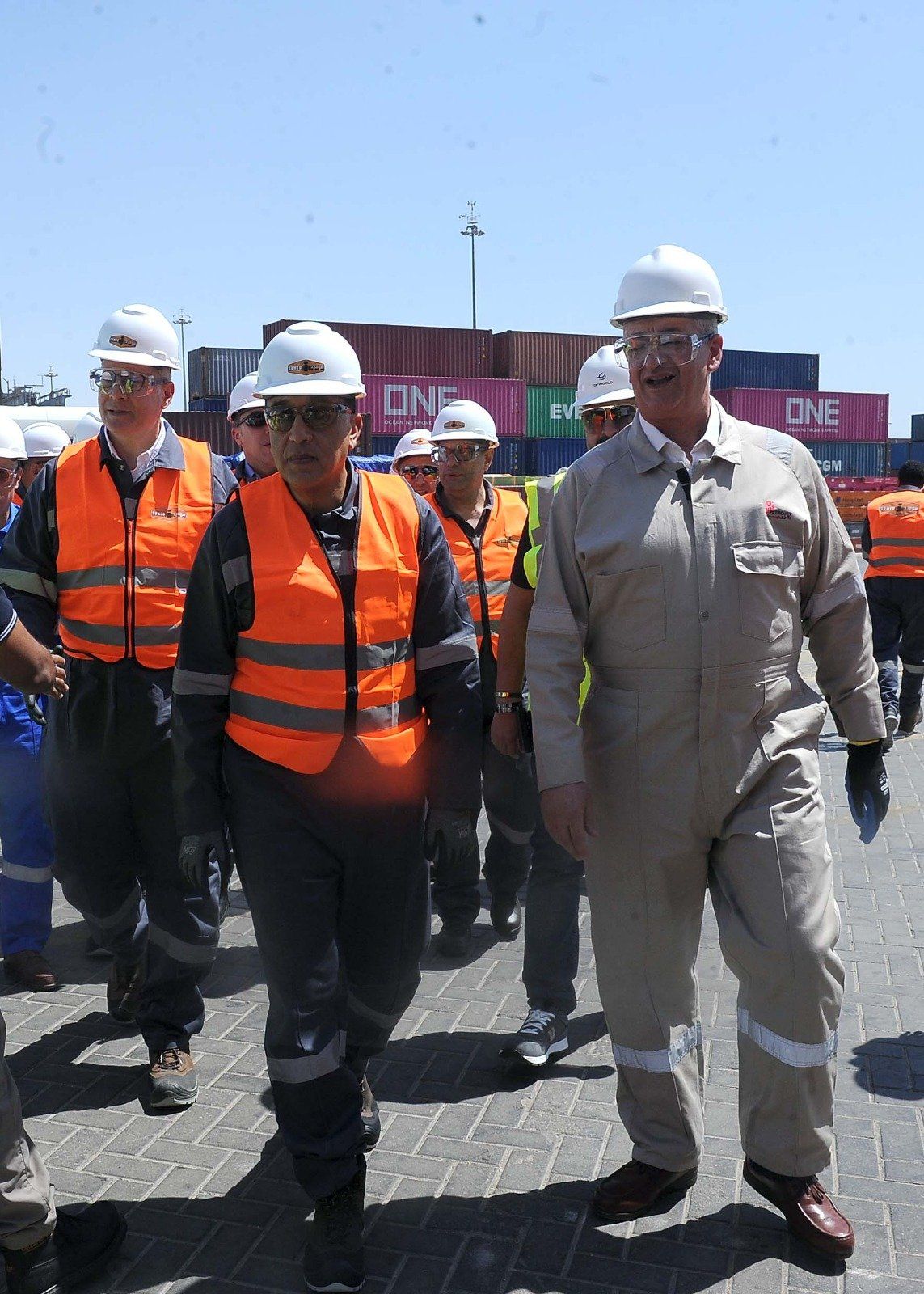 رئيس الوزراء يتفقد سفينة تغييز الغاز الطبيعى المسال "Energos Eskimo"