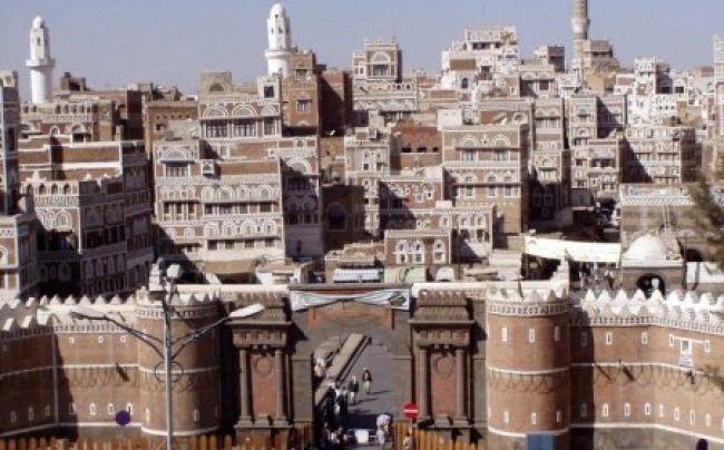 عاجل .. مليشيا الحوثي تهدد الولايات المتحدة في البحر الاحمر