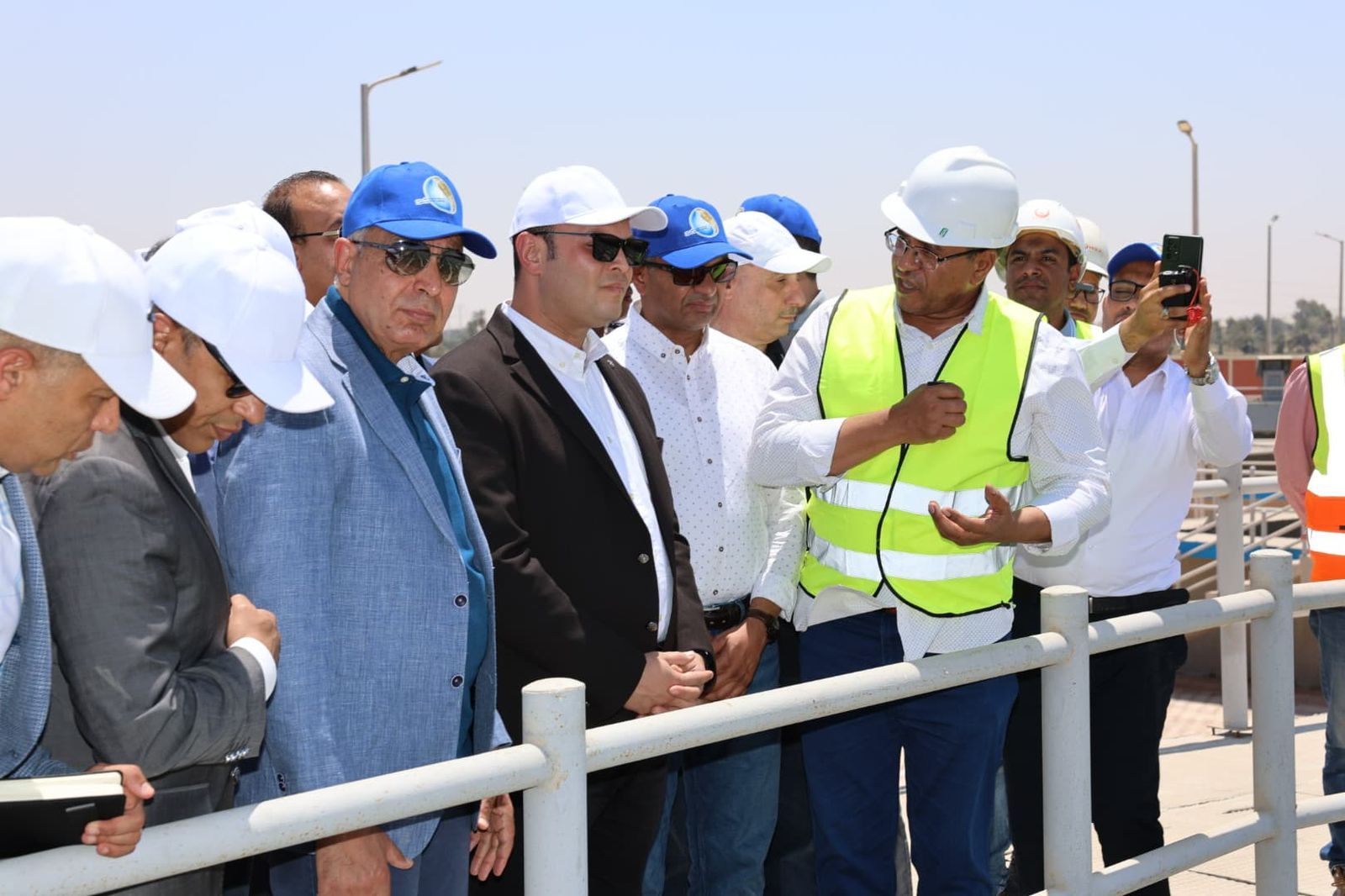 وزير الإسكان ومحافظ المنيا يتفقدان محطتي مياه شرب العدوة الجديدة