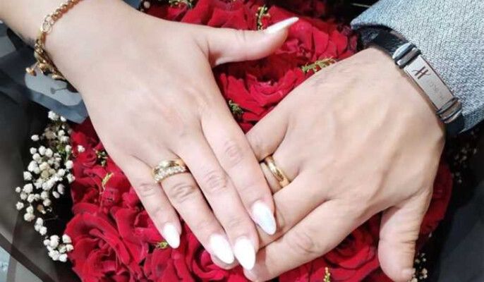 ممثل مصري شهير يحتفل بخطوبته بشكل مفاجئ: "أنا خطبت"