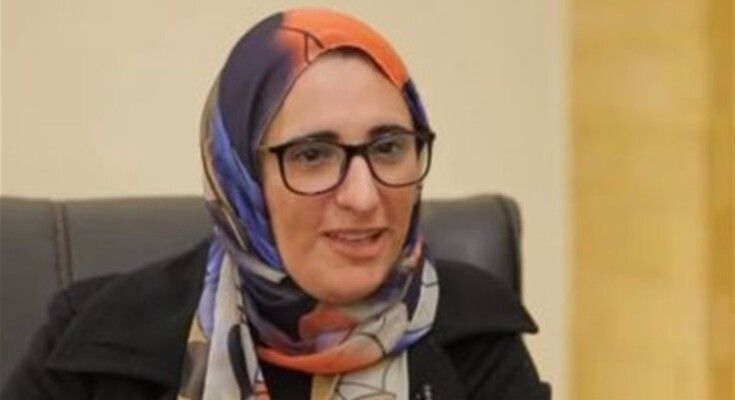 سارة وفيق تفقد وعيها في عزاء والدتها