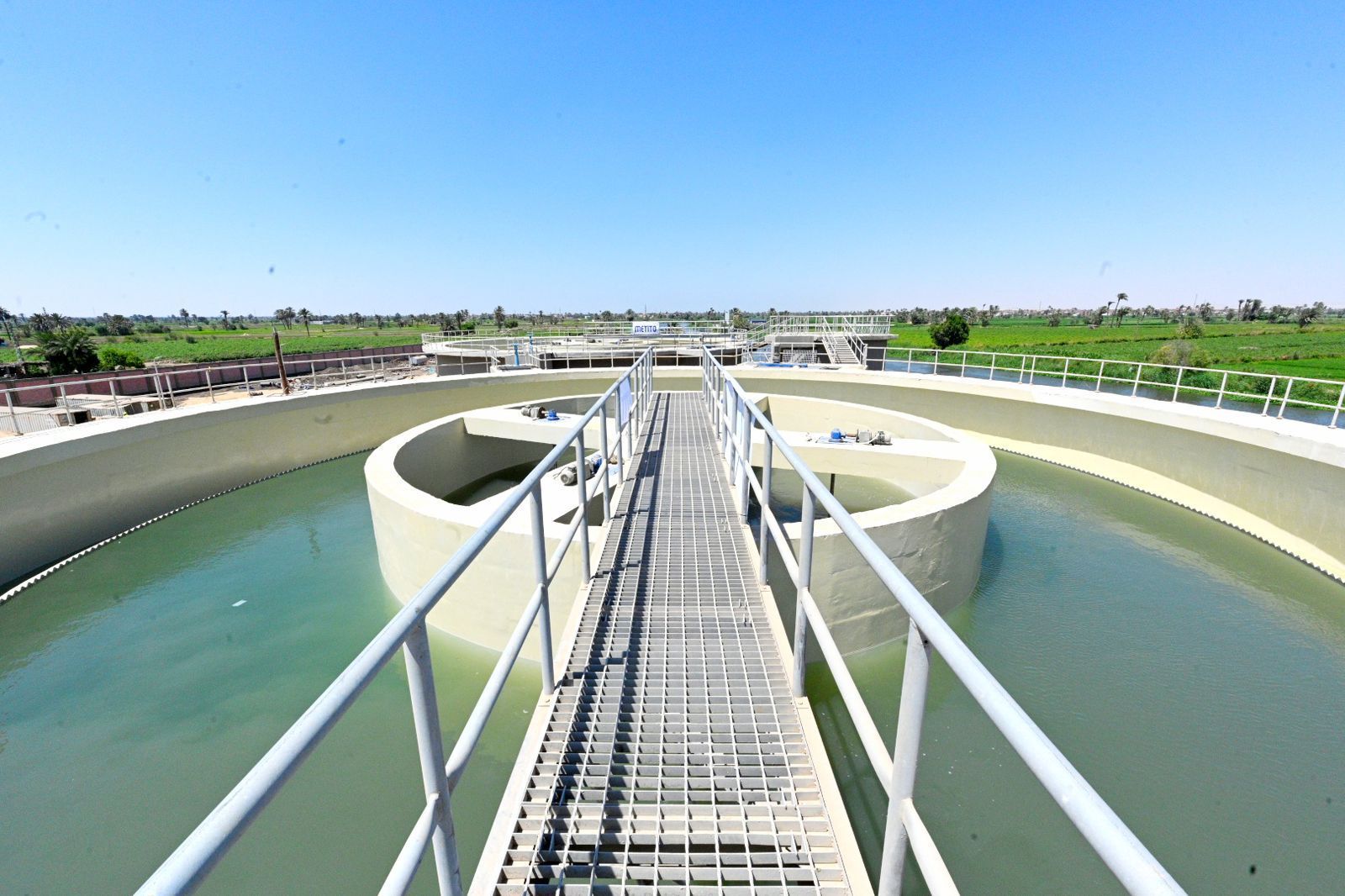 وزير الإسكان ومحافظ المنيا يتفقدان محطتي مياه شرب العدوة الجديدة