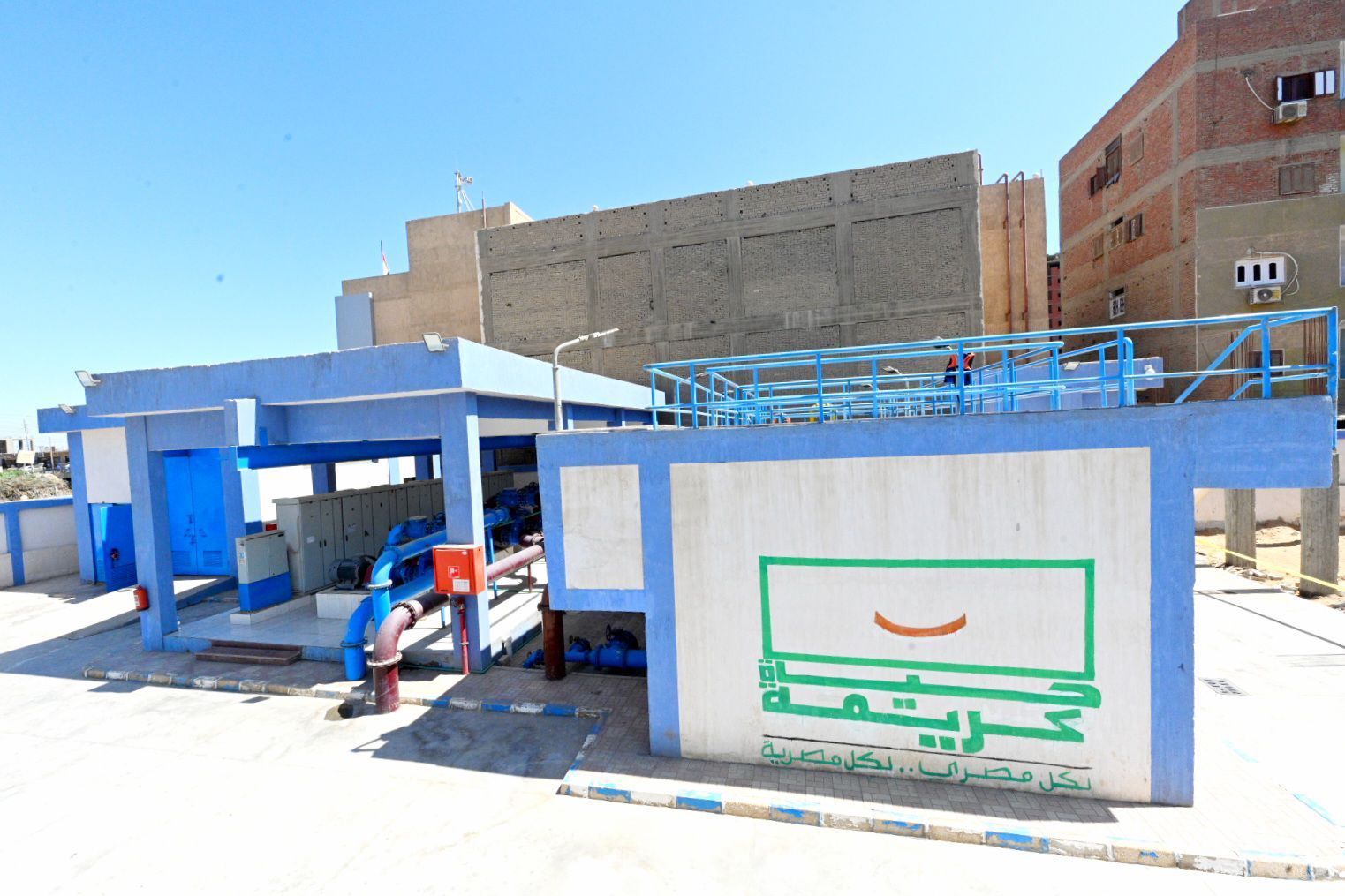 وزير الإسكان ومحافظ المنيا يتفقدان محطتي مياه شرب العدوة الجديدة