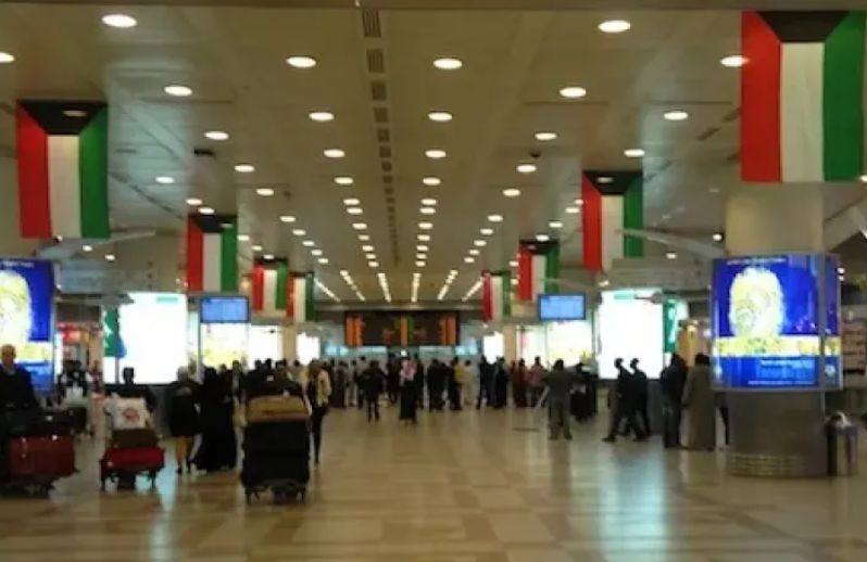 بسبب التأشيرات المزورة...تحذير هام للقنصلية اليمنية عقب إعادة خمسة مواطنين من مطار الكويت